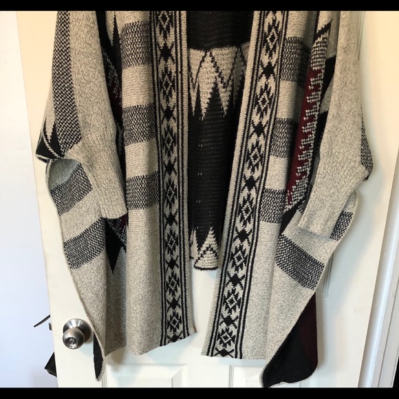 Poncho sweater - Picture 2 of 2